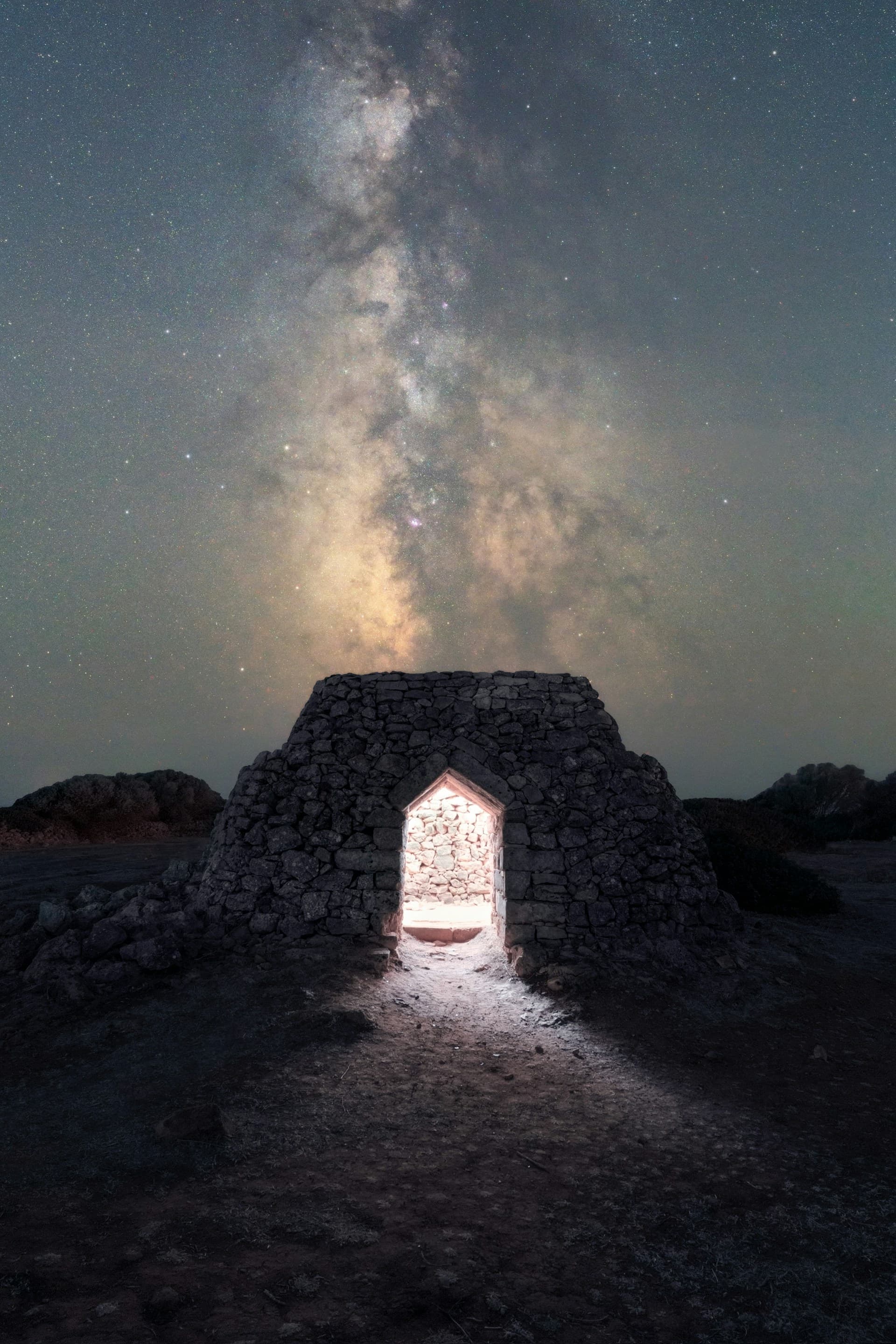 Trullo at night with stars