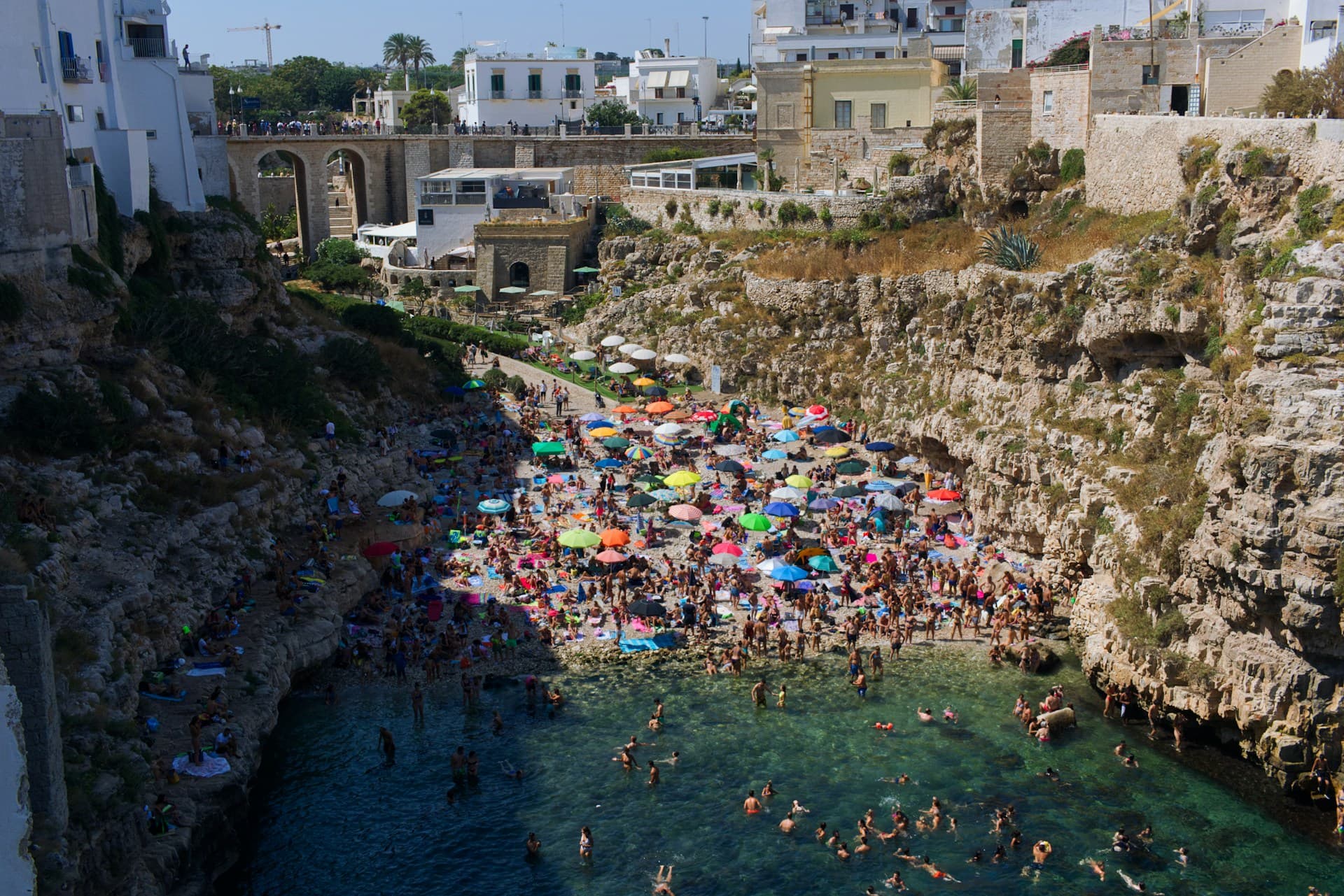 Lama monachile beach